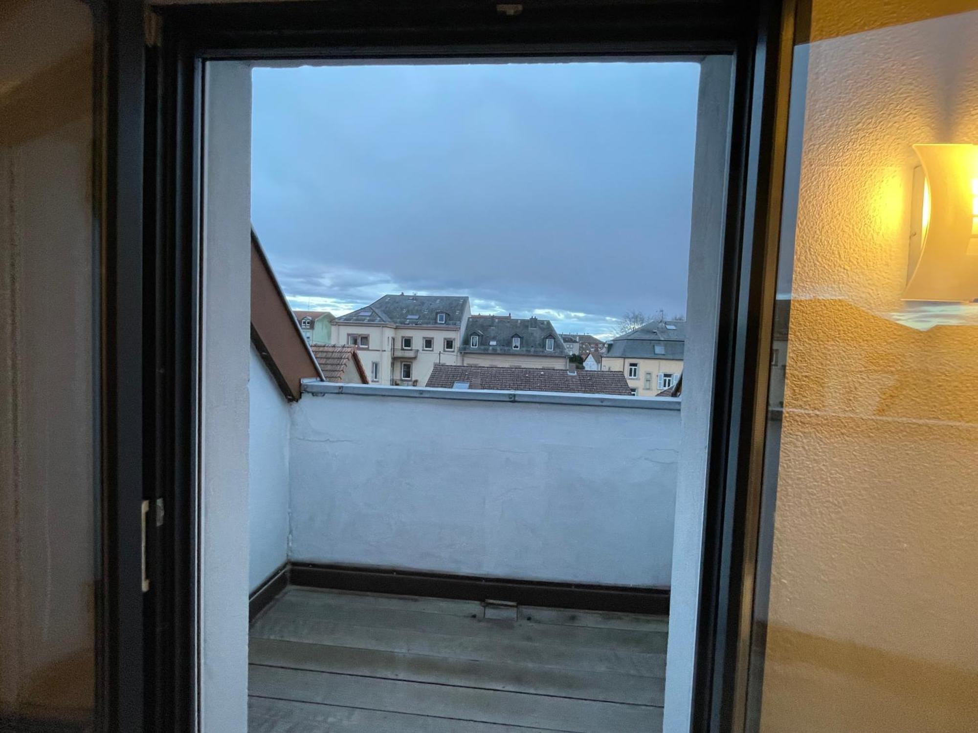 Fathala - Appartement Lumineux En Dernier Etage - Face A La Gare Routiere Саарбург Экстерьер фото